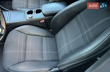 Седан Mercedes-Benz CLA-Class 2013 в 