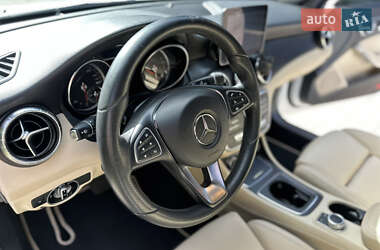 Седан Mercedes-Benz CLA-Class 2018 в 
