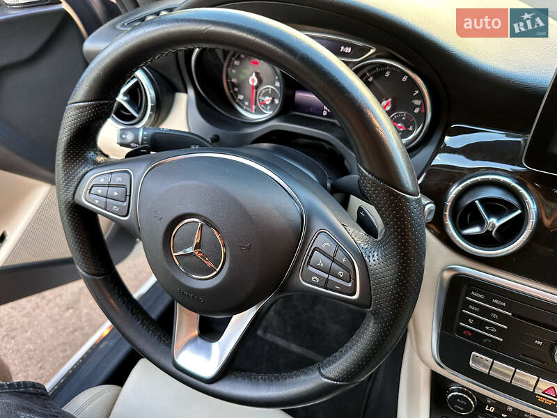 Седан Mercedes-Benz CLA-Class 2018 в Киеве