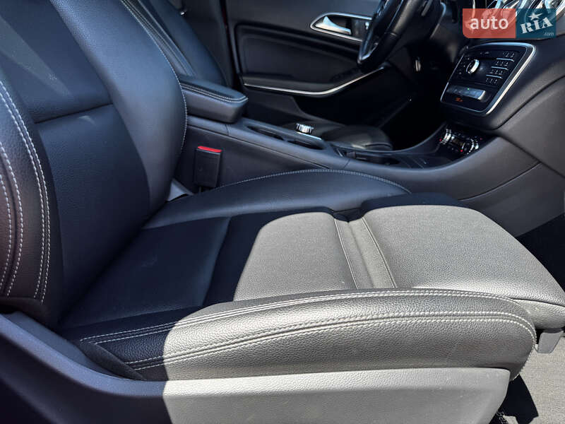 Седан Mercedes-Benz CLA-Class 2018 в Киеве