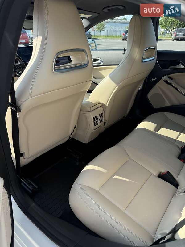 Седан Mercedes-Benz CLA-Class 2014 в Львові