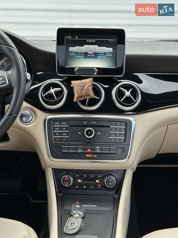 Седан Mercedes-Benz CLA-Class 2015 в Днепре