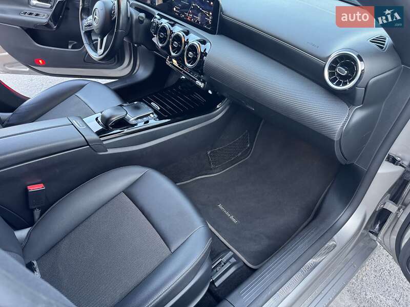 Седан Mercedes-Benz CLA-Class 2019 в Тернополе