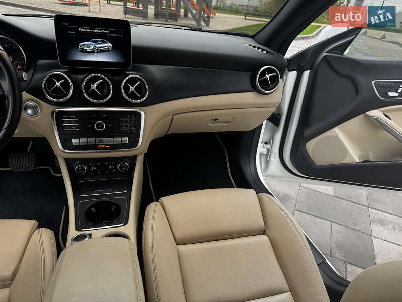 Седан Mercedes-Benz CLA-Class 2018 в Киеве