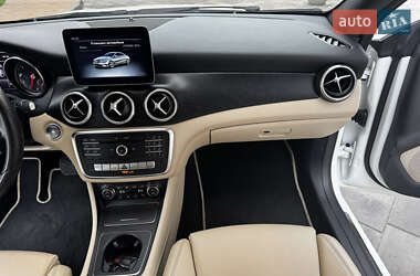 Седан Mercedes-Benz CLA-Class 2018 в  фото 24 Седан Mercedes-Benz CLA-Class 2018 в