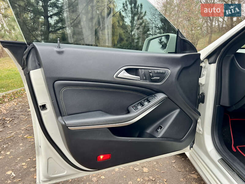 Седан Mercedes-Benz CLA-Class 2015 в Валках