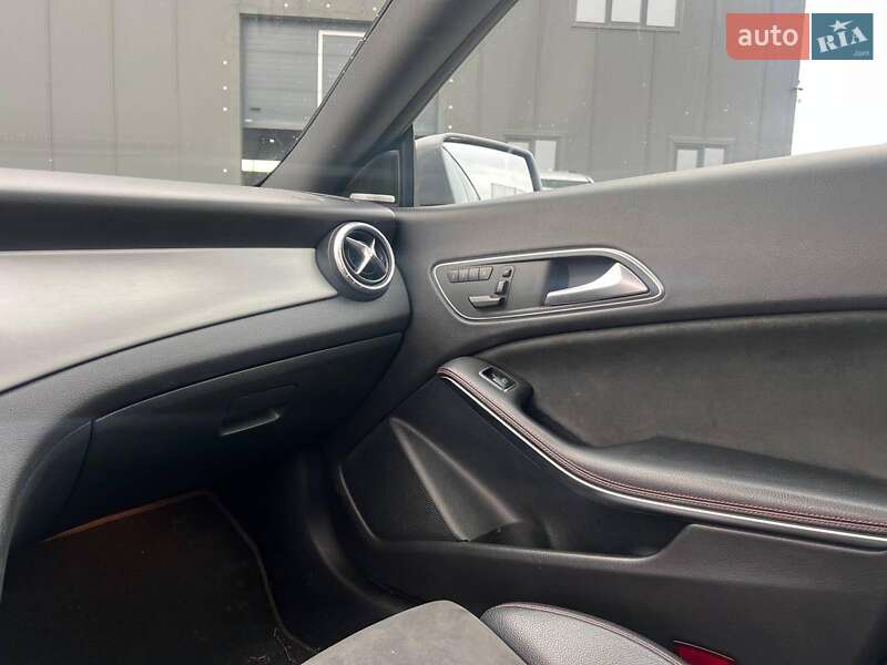 Седан Mercedes-Benz CLA-Class 2016 в Львові