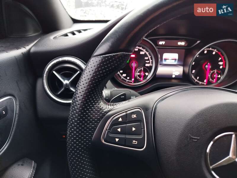 Седан Mercedes-Benz CLA-Class 2018 в Киеве