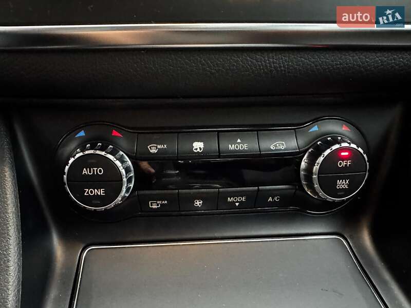 Седан Mercedes-Benz CLA-Class 2018 в Киеве