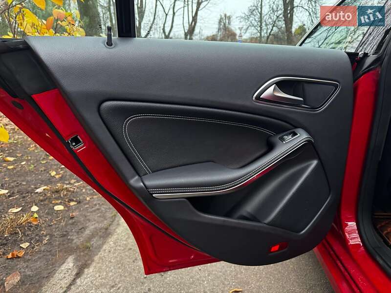 Седан Mercedes-Benz CLA-Class 2018 в Киеве