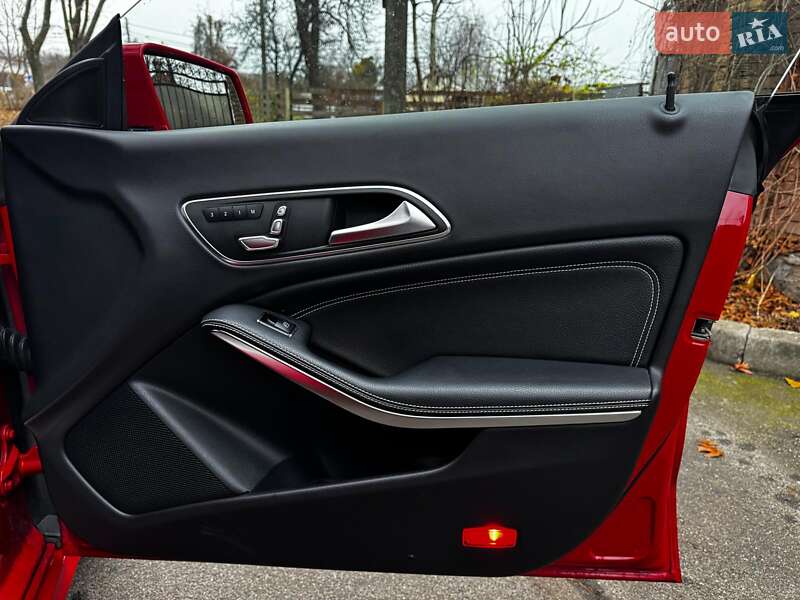 Седан Mercedes-Benz CLA-Class 2018 в Киеве