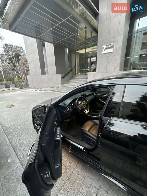 Седан Mercedes-Benz CLA-Class 2018 в Киеве