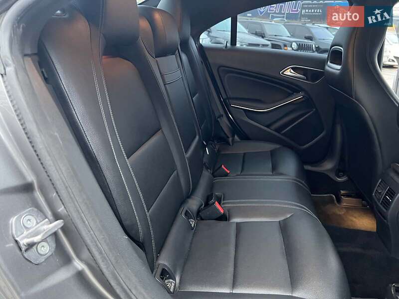 Седан Mercedes-Benz CLA-Class 2018 в Львове