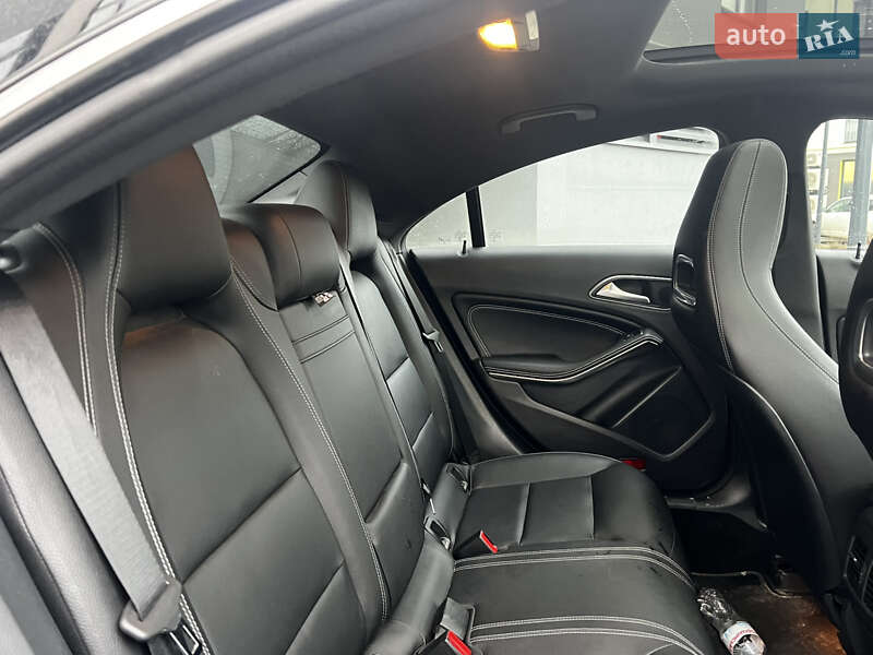 Седан Mercedes-Benz CLA-Class 2018 в Львові