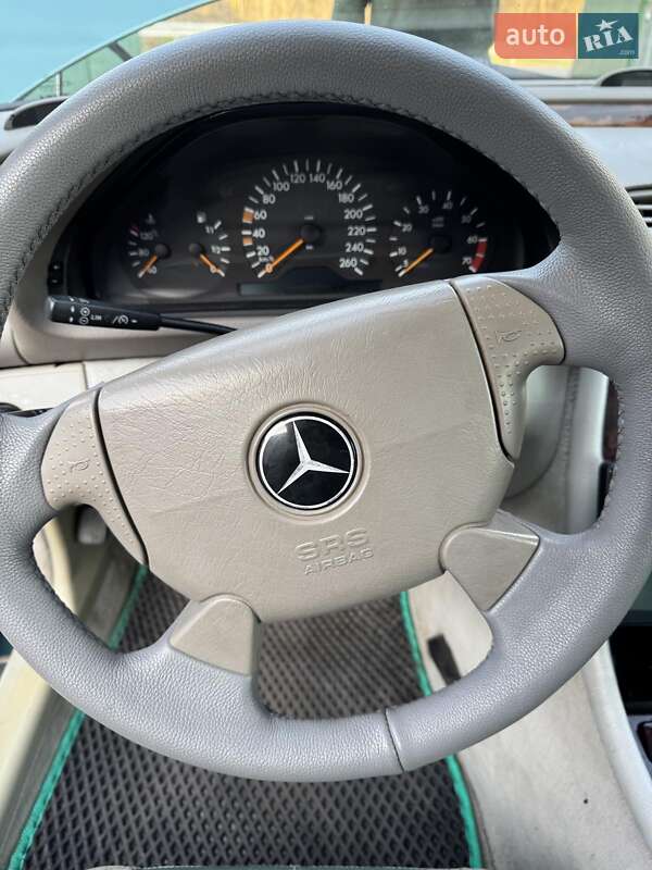 Кабриолет Mercedes-Benz CLK-Class 1998 в Киеве