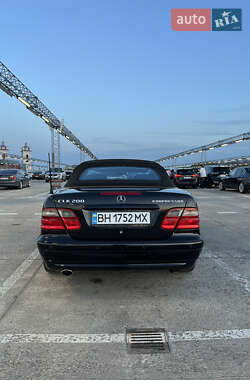 Кабриолет Mercedes-Benz CLK-Class 2002 в 