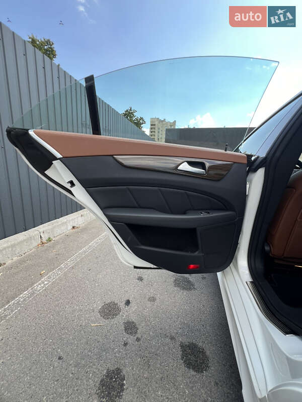 Седан Mercedes-Benz CLS-Class 2015 в Киеве фото 28 Седан Mercedes-Benz CLS-Class 2015 в Киеве