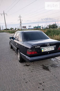 Седан Mercedes-Benz E 200 1994 в Одессе