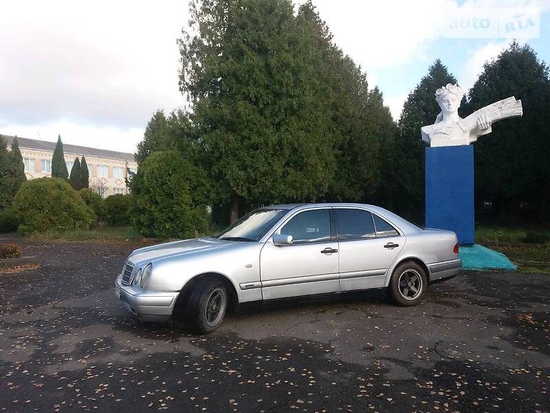 Mercedes-Benz E 220