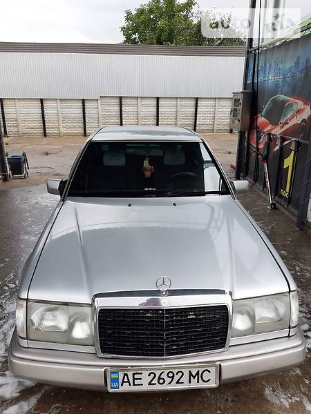 Mercedes-Benz E 230