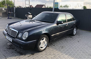 Седан Mercedes-Benz E 290 1997 в Києві