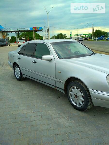 Mercedes-Benz E 300