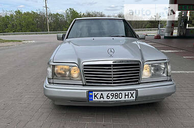 Седан Mercedes-Benz E 320 1994 в Василькові