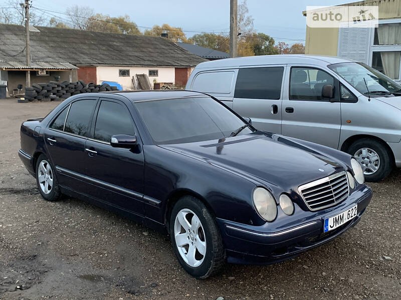 Mercedes-Benz E 320
