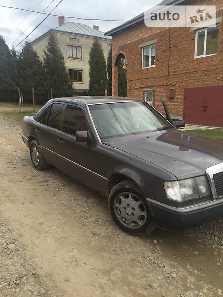 Седан Mercedes-Benz E-Class 1991 в Львове