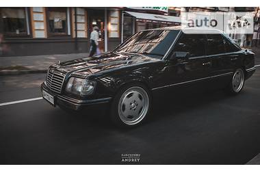 Седан Mercedes-Benz E-Class 1993 в Киеве