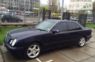 Седан Mercedes-Benz E-Class 2001 в Киеве