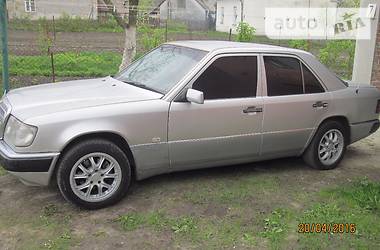 Седан Mercedes-Benz E-Class 1993 в Львове