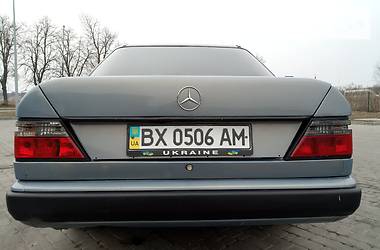 Седан Mercedes-Benz E-Class 1988 в Немирове