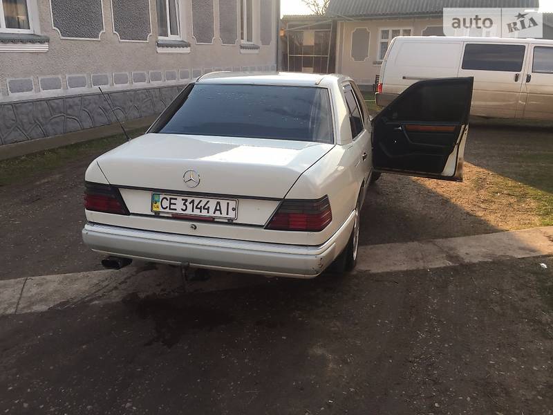 Седан Mercedes-Benz E-Class 1990 в Черновцах