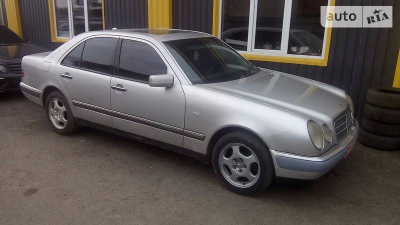 Седан Mercedes-Benz E-Class 1998 в Киеве