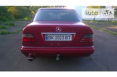 Седан Mercedes-Benz E-Class 1994 в Ровно