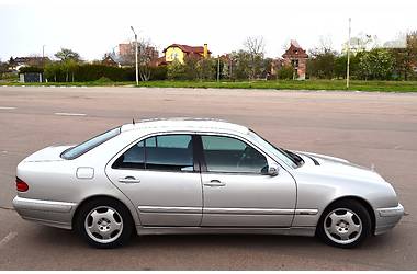 Седан Mercedes-Benz E-Class 2000 в Львове