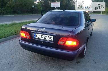 Седан Mercedes-Benz E-Class 1998 в Луцьку