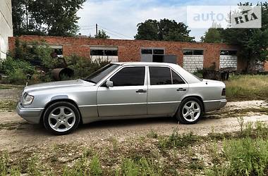 Седан Mercedes-Benz E-Class 1993 в Чернівцях