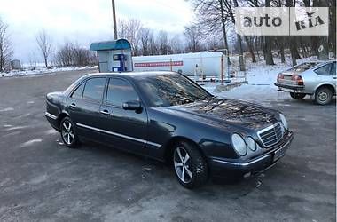 Седан Mercedes-Benz E-Class 2001 в Подволочиске