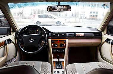 Седан Mercedes-Benz E-Class 1992 в Киеве