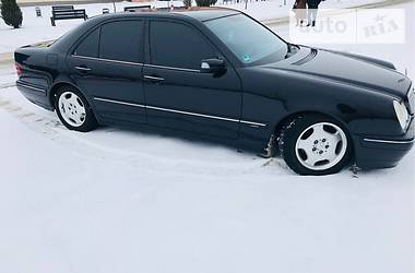 Седан Mercedes-Benz E-Class 2001 в Мариуполе