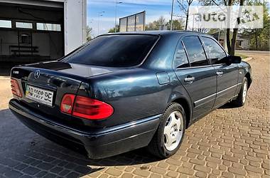 Седан Mercedes-Benz E-Class 1996 в Виннице