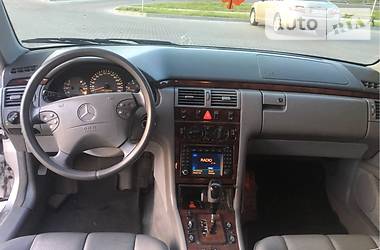 Седан Mercedes-Benz E-Class 2001 в Рівному