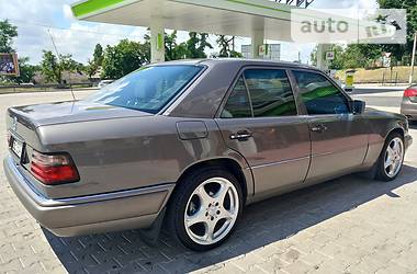 Седан Mercedes-Benz E-Class 1994 в Первомайске