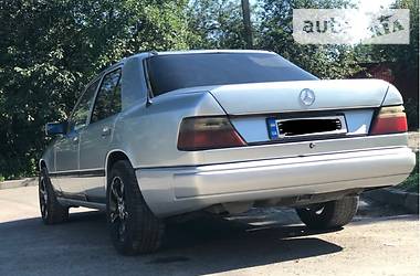 Седан Mercedes-Benz E-Class 1989 в Ровно