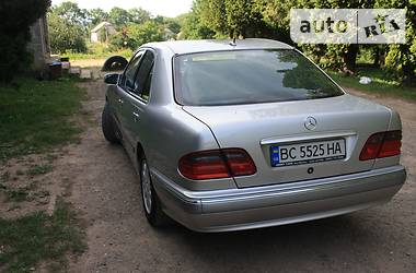 Седан Mercedes-Benz E-Class 2000 в Самборе