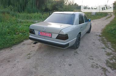 Седан Mercedes-Benz E-Class 1992 в Житомире