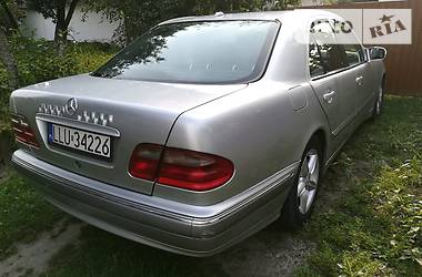 Седан Mercedes-Benz E-Class 2002 в Ровно