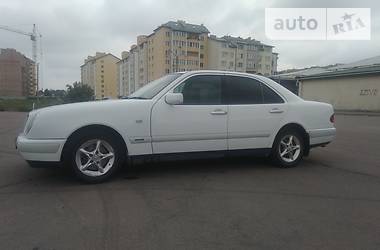 Седан Mercedes-Benz E-Class 1998 в Львове